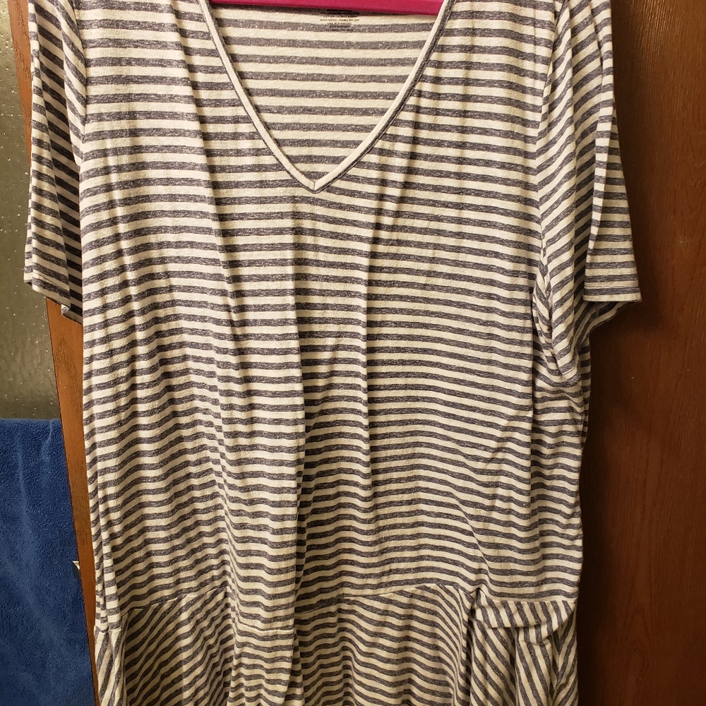 V neck tee